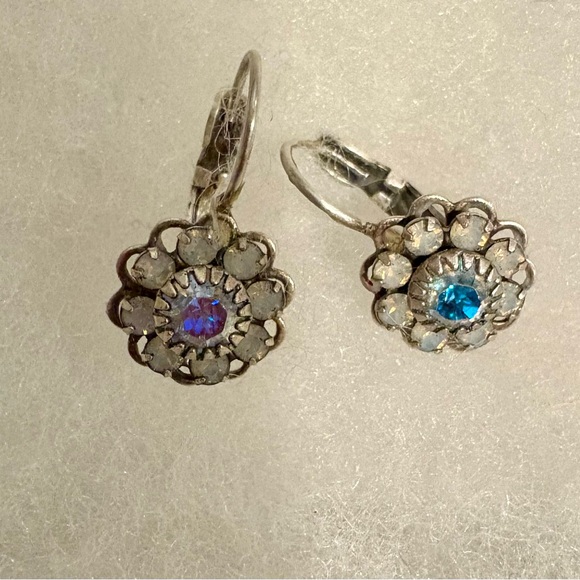 Elegant Silver and Clear Crystal Floral Earrings - Picture 2 of 3